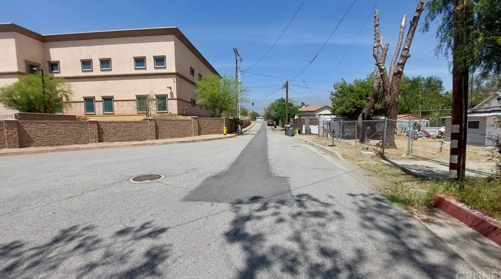 68 Val Monte St, Banning CA  92220-5933 exterior