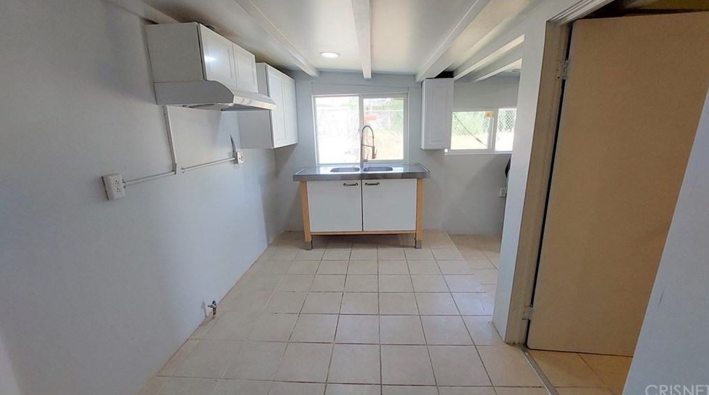 68 Val Monte St, Banning CA  92220-5933 exterior