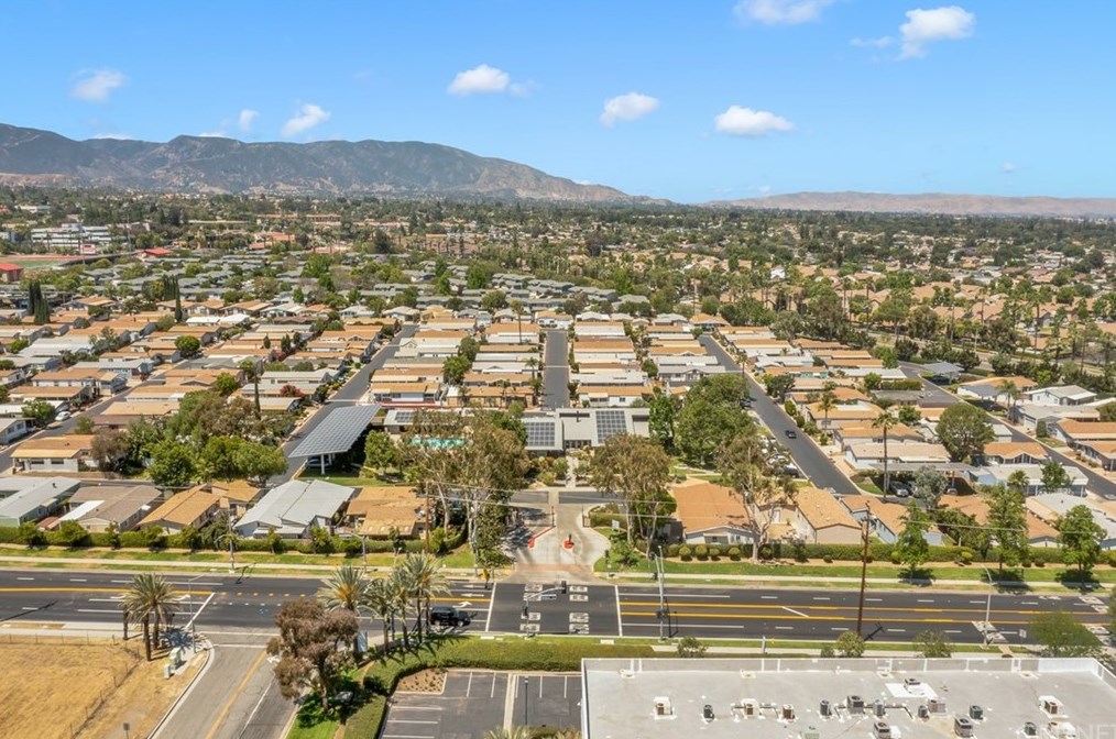 1550 Rimpau Ave, Corona CA  92881-3204 exterior
