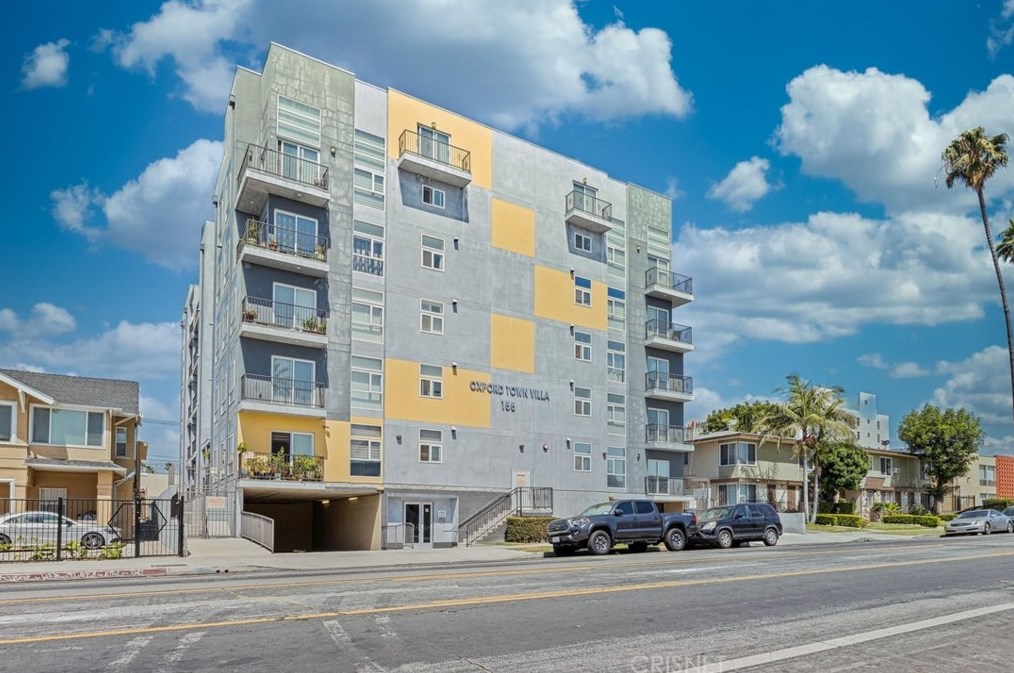 155 Oxford Ave, Los Angeles CA  90004-4232 exterior