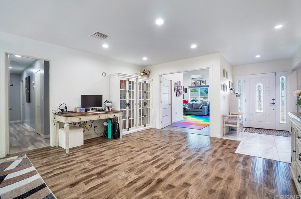 8042 Newcastle Ave, Los Angeles CA  91335-3249 exterior