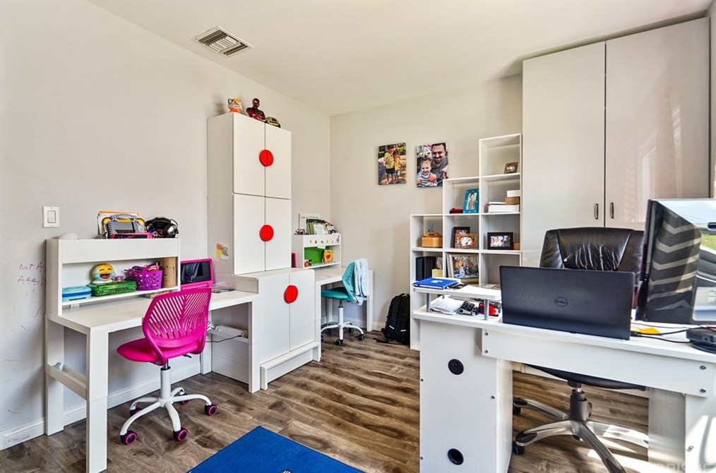 8042 Newcastle Ave, Los Angeles CA  91335-3249 exterior