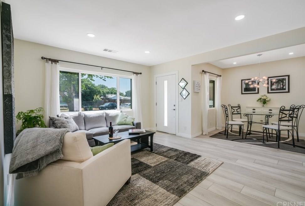 7651 Genesta Ave, Van Nuys, CA 91406