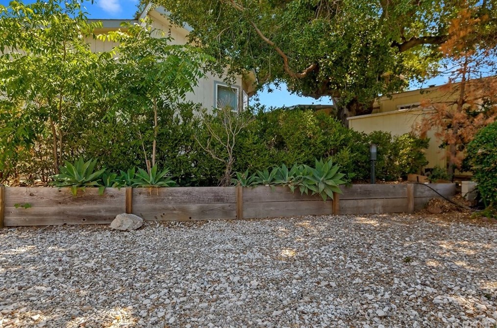 11401 Topanga Canyon Blvd, Chatsworth CA  91311-1096 exterior