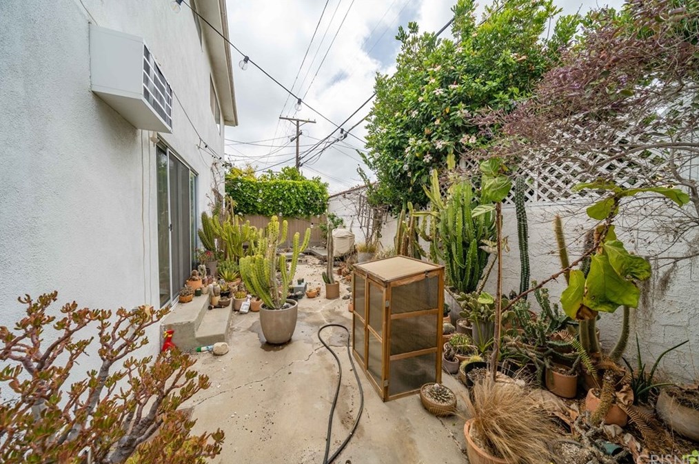 8312 Blackburn Ave, Los Angeles CA  90048-4261 exterior