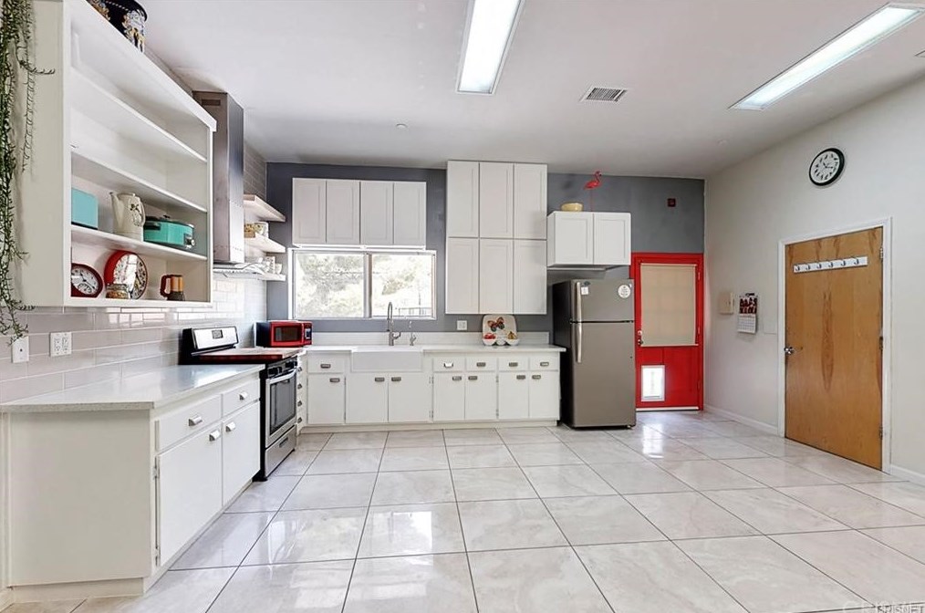 32050 Cedarcroft Rd, Acton CA  93510-2118 exterior