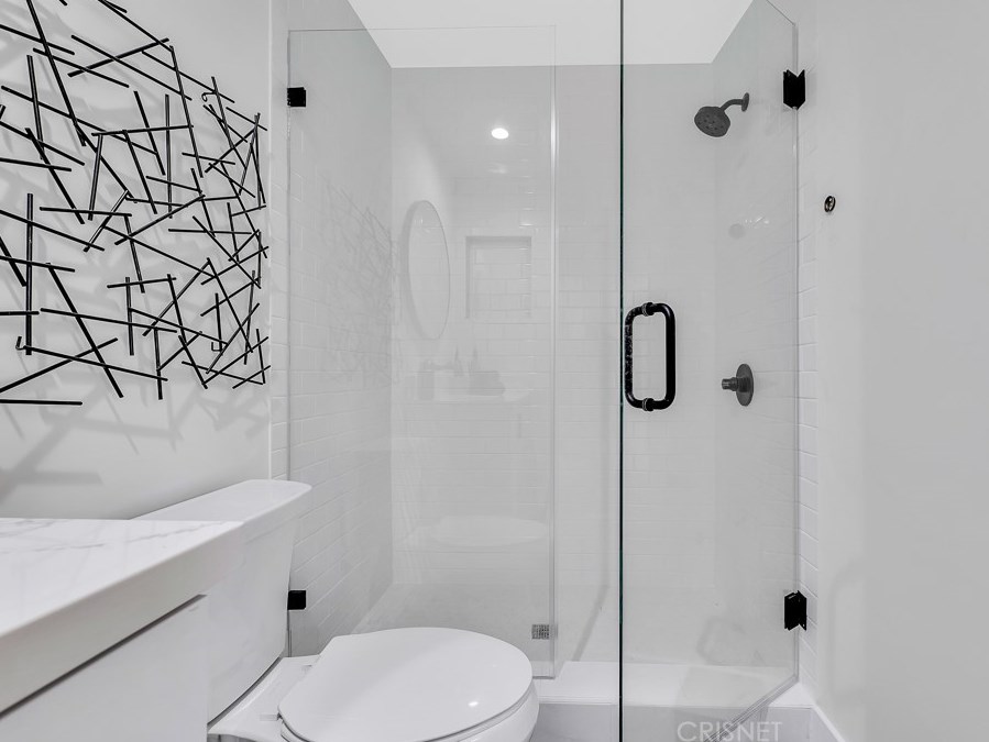 7901 Glider Ave, Los Angeles CA  90045-3049 exterior