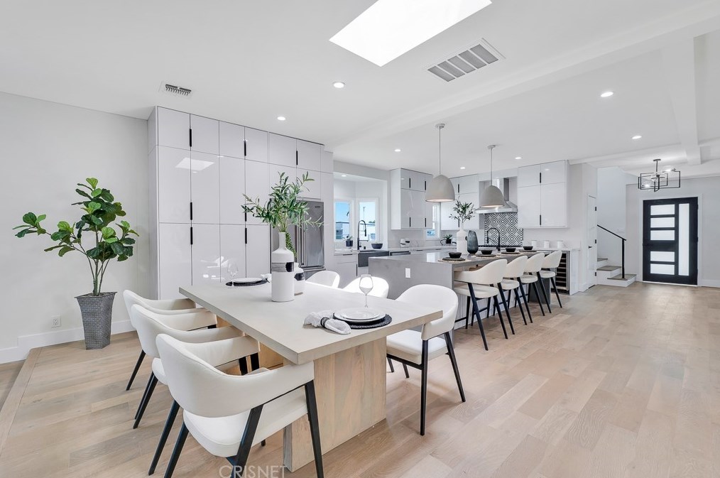 7901 Glider Ave, Los Angeles CA  90045-3049 exterior