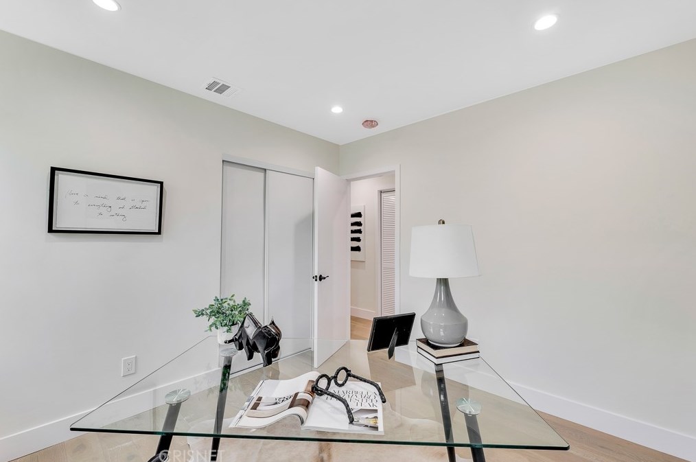7901 Glider Ave, Los Angeles CA  90045-3049 exterior