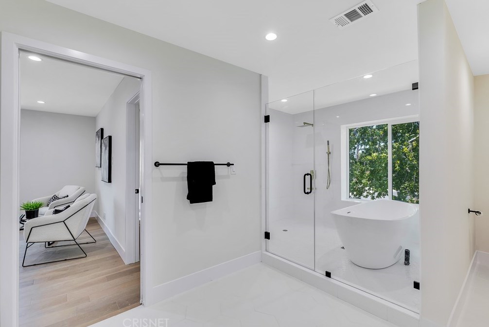7901 Glider Ave, Los Angeles CA  90045-3049 exterior