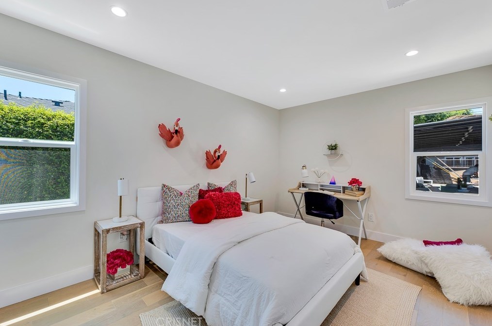 7901 Glider Ave, Los Angeles CA  90045-3049 exterior