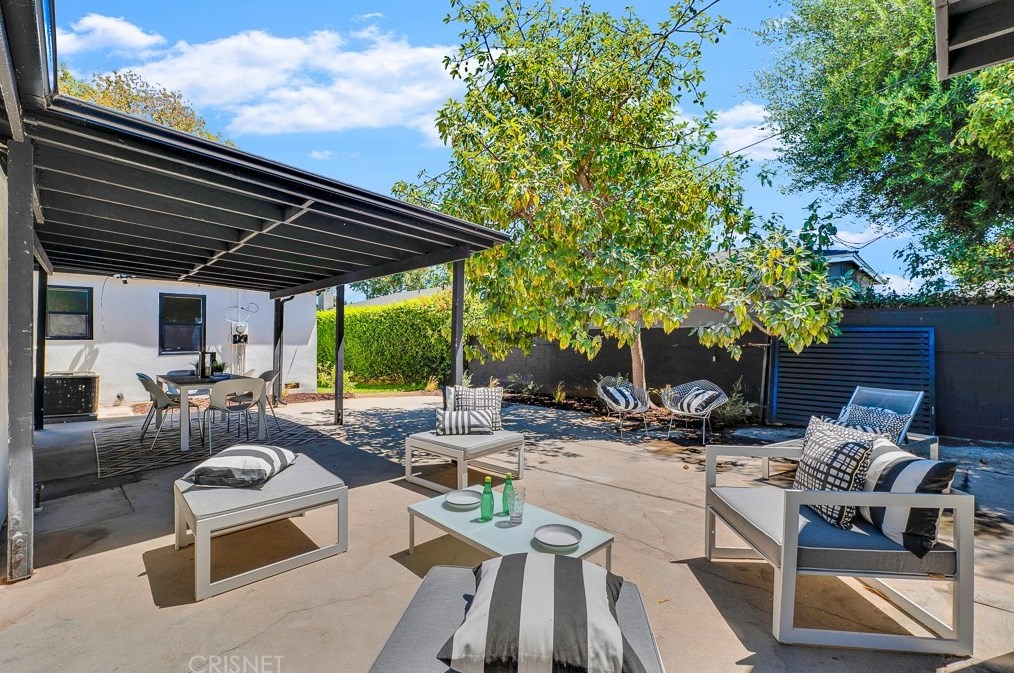 7901 Glider Ave, Los Angeles CA  90045-3049 exterior