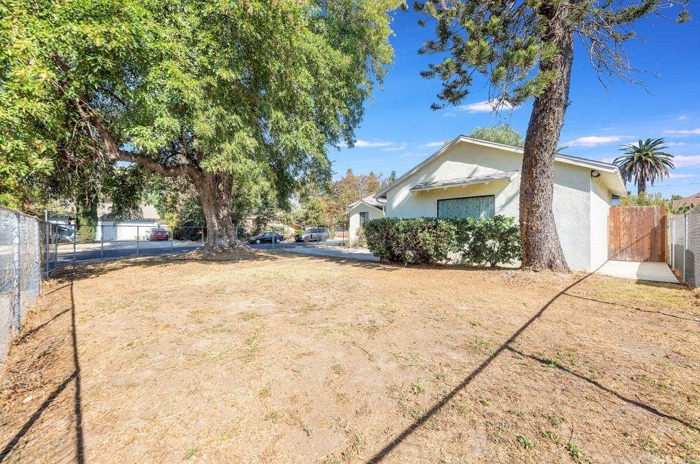 18649 Willard St, Los Angeles CA  91335-1256 exterior
