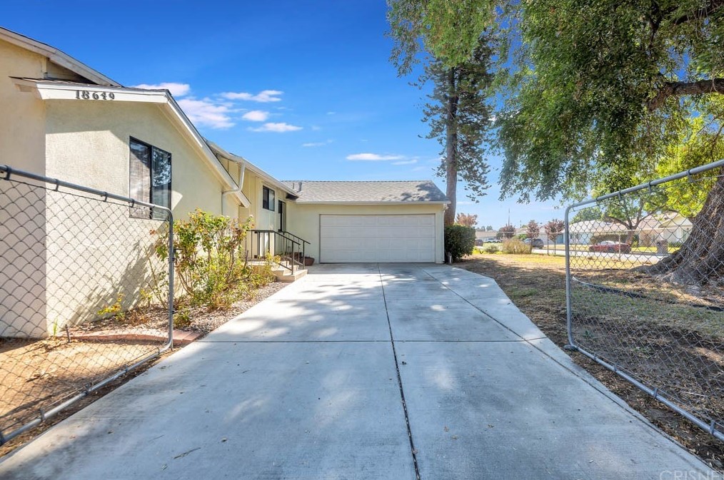 18649 Willard St, Los Angeles CA  91335-1256 exterior