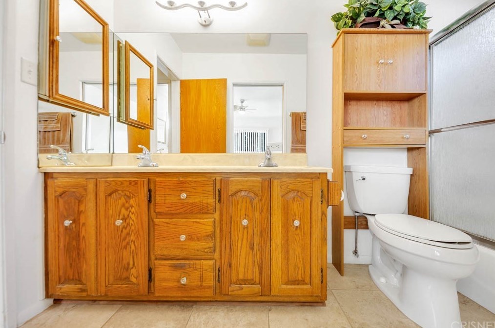 18649 Willard St, Los Angeles CA  91335-1256 exterior