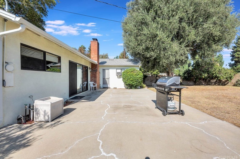 18649 Willard St, Los Angeles CA  91335-1256 exterior