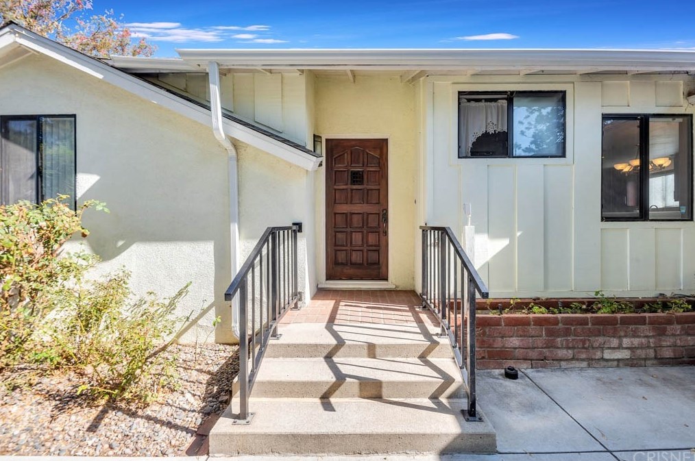 18649 Willard St, Los Angeles CA  91335-1256 exterior