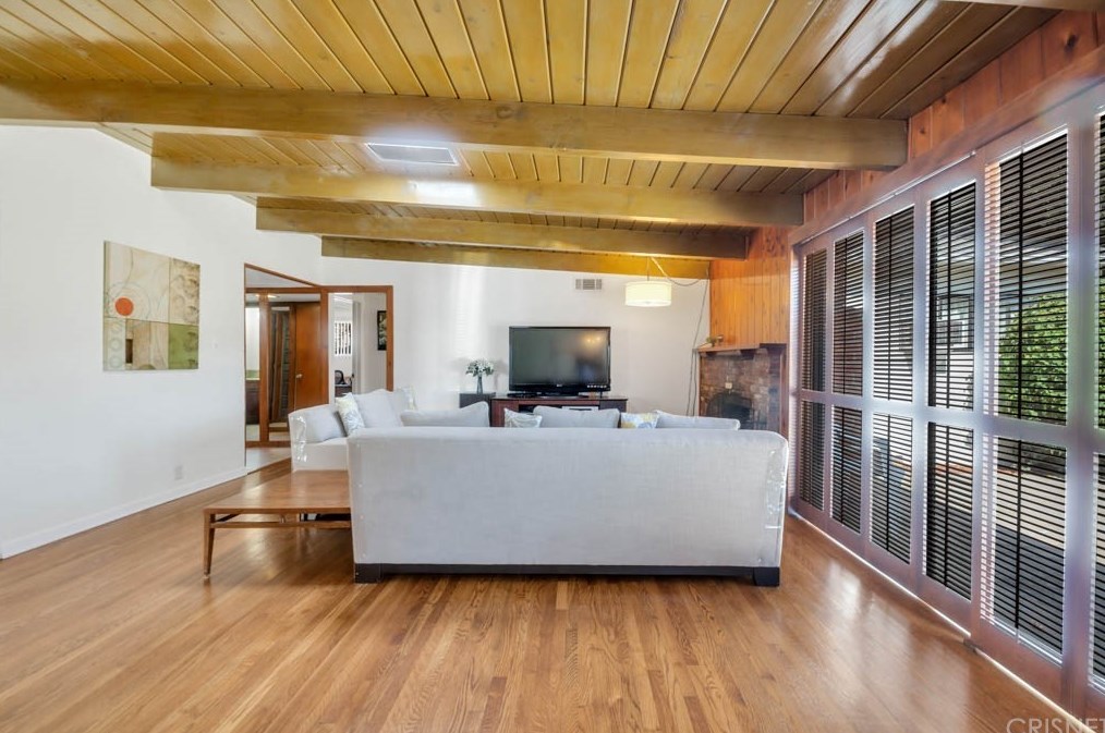 18649 Willard St, Los Angeles CA  91335-1256 exterior