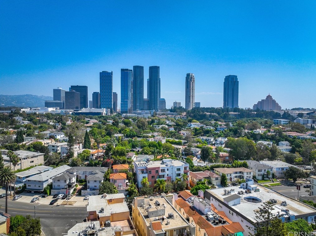 1925 Beverly Glen Blvd, Los Angeles CA  90025-5151 exterior