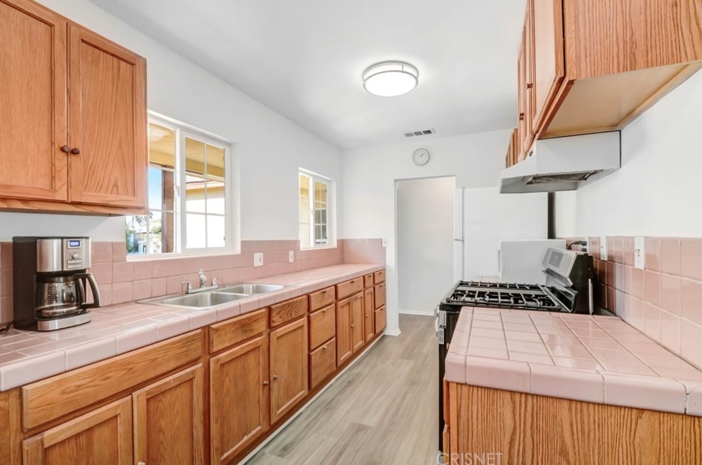 6632 Tampa Ave, Los Angeles CA  91335-1737 exterior