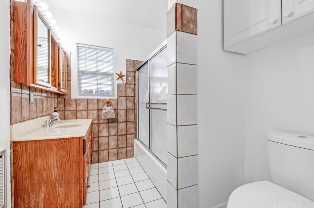 6632 Tampa Ave, Los Angeles CA  91335-1737 exterior