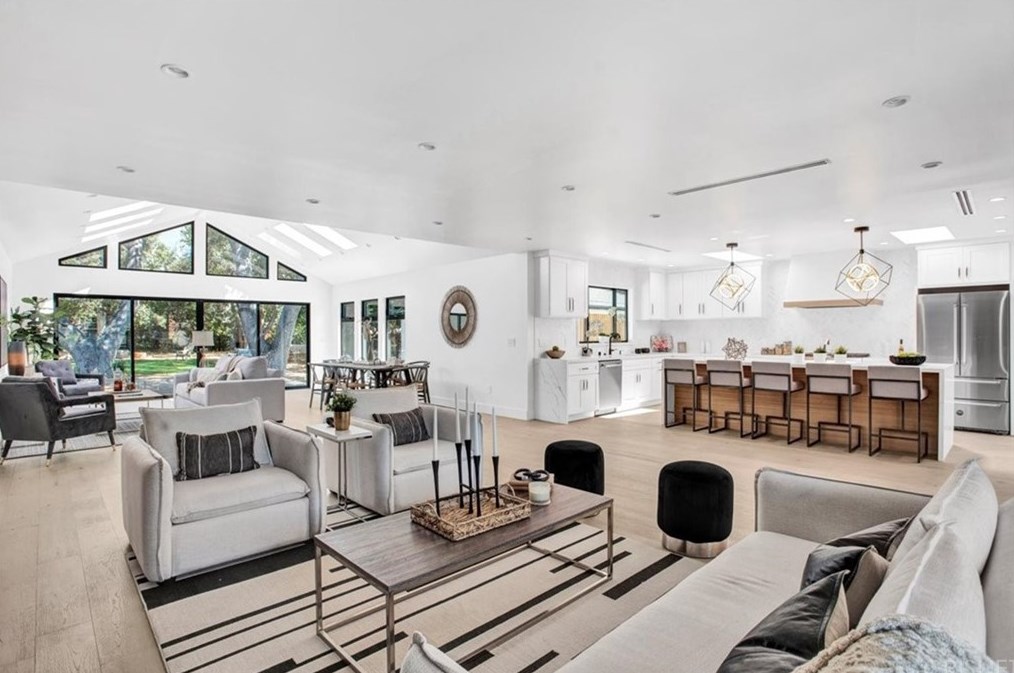 2147 Woodlyn Rd, Pasadena CA  91104-3334 exterior