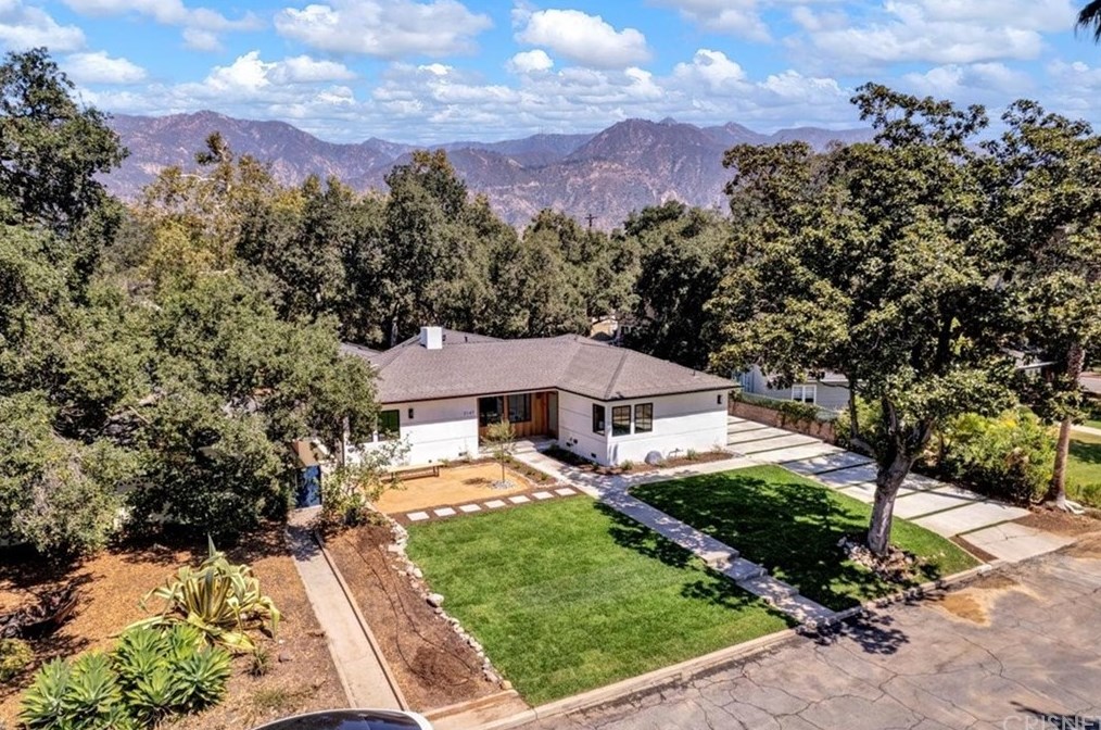 2147 Woodlyn Rd, Pasadena CA  91104-3334 exterior