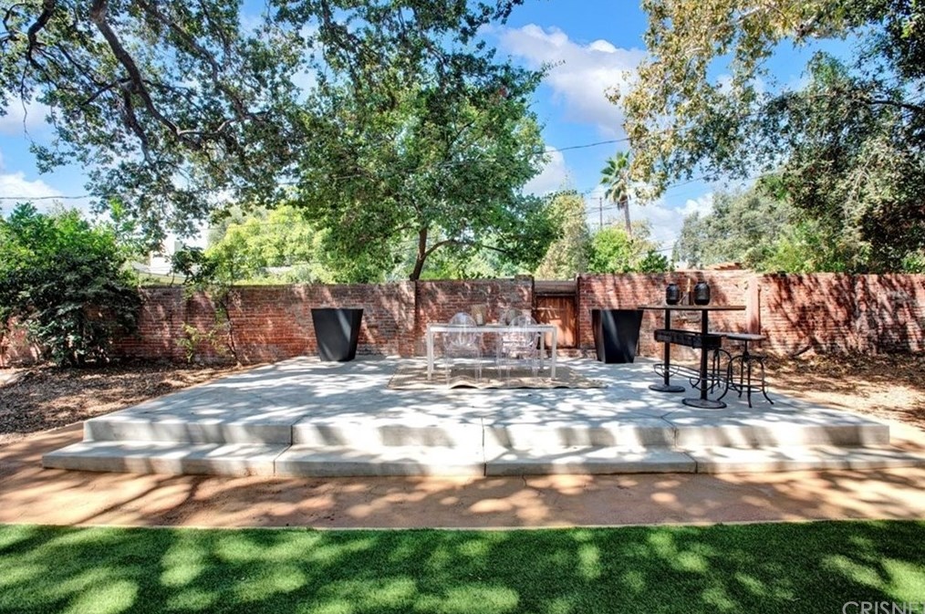 2147 Woodlyn Rd, Pasadena CA  91104-3334 exterior