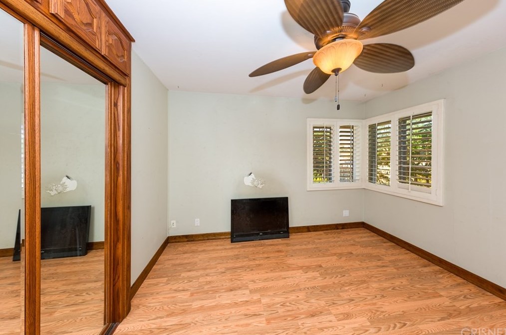 11150 Gerald Ave, San Fernando CA 91344-2601 exterior