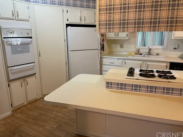 2614 Thunderbird Dr, Thousand Oaks CA  91362-3247 exterior