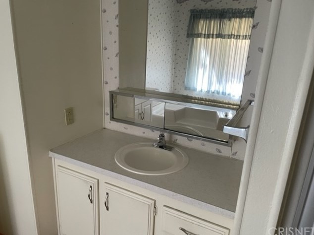 2614 Thunderbird Dr, Thousand Oaks CA  91362-3247 exterior