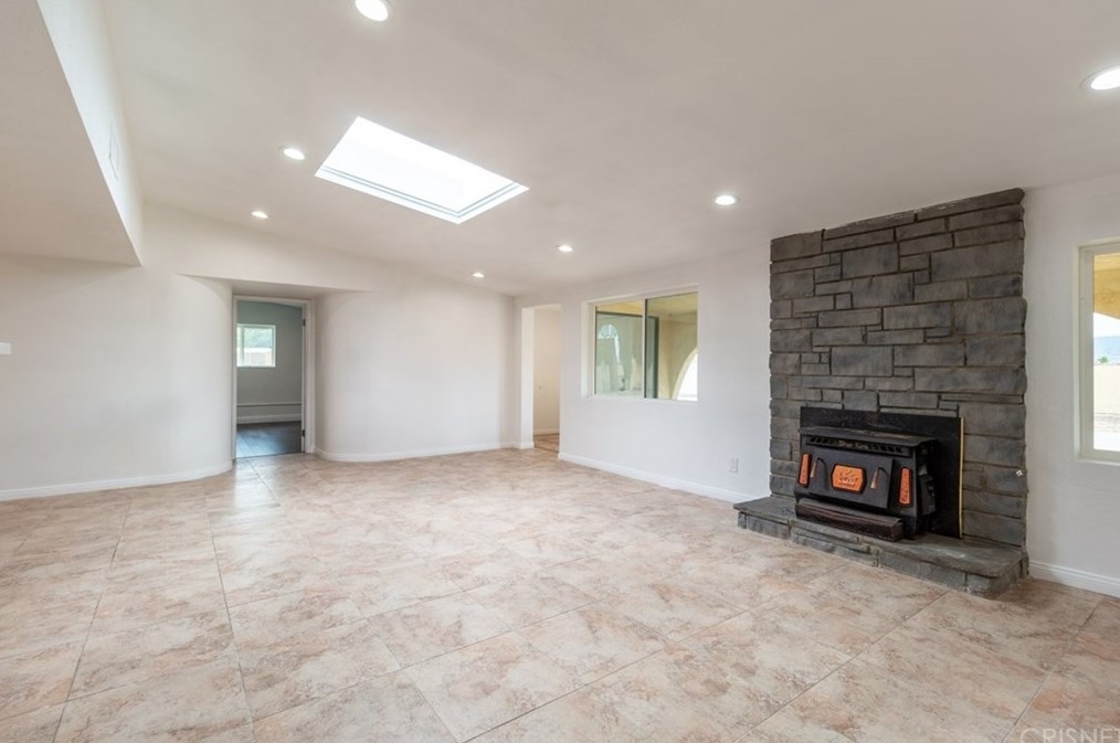 41650 30th St, Palmdale CA  93551-1374 exterior