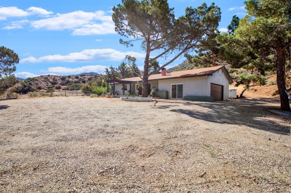 940 Soledad Pass Rd, Palmdale CA  93550-9790 exterior