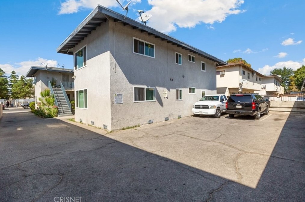 7508 Canby Ave, Los Angeles CA  91335-2096 exterior