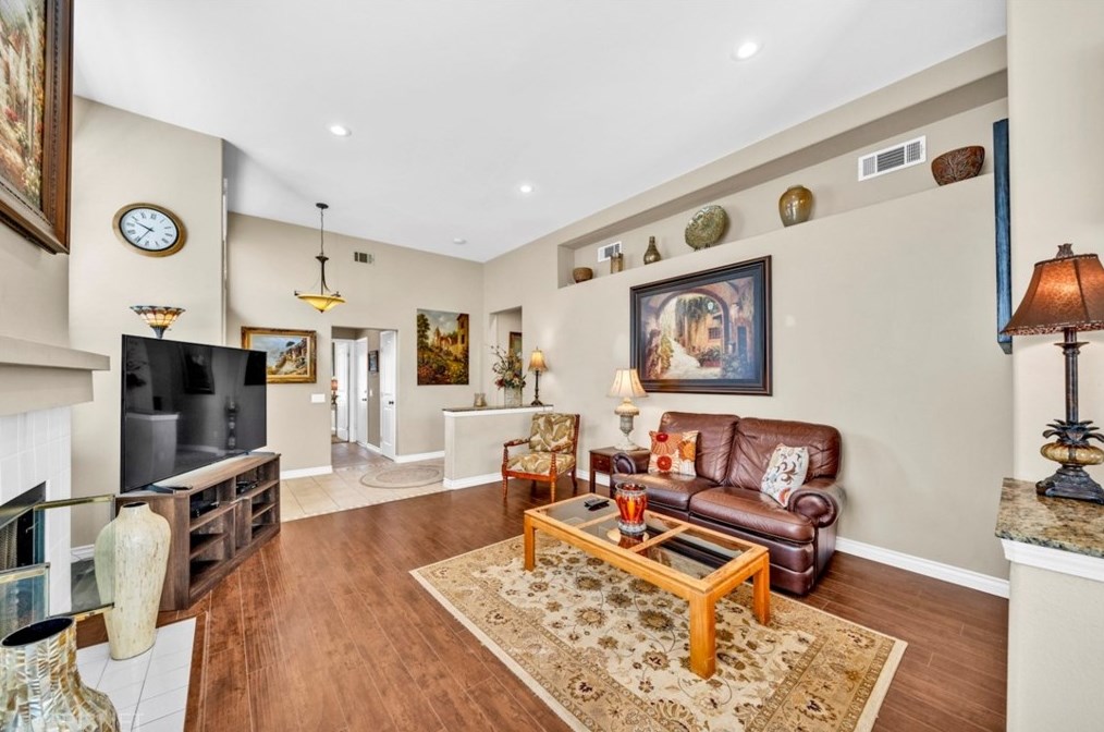 5325 Villa Mallorca Pl, Camarillo CA 93012-5325 exterior