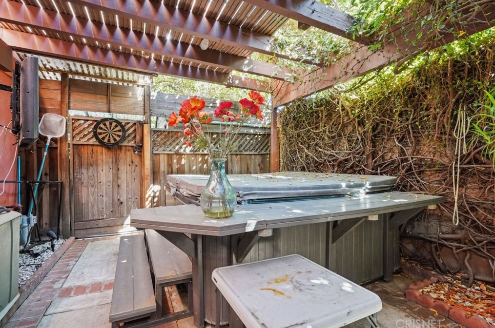 2794 Woodlyn Rd, Pasadena CA  91107-1879 exterior