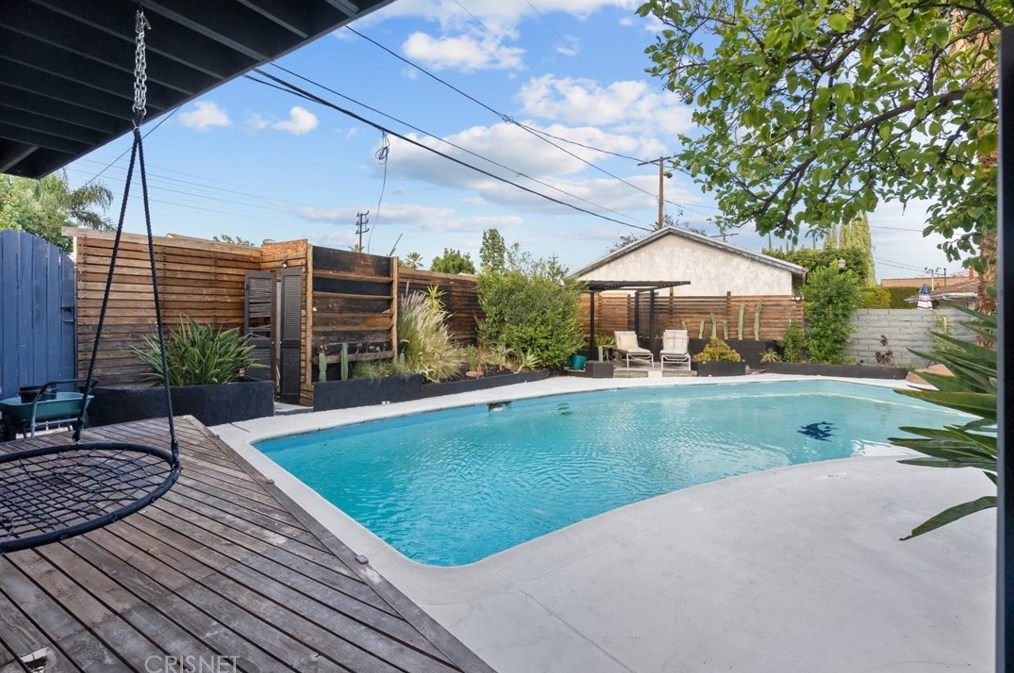 18813 Covello St, Los Angeles CA  91335-2748 exterior