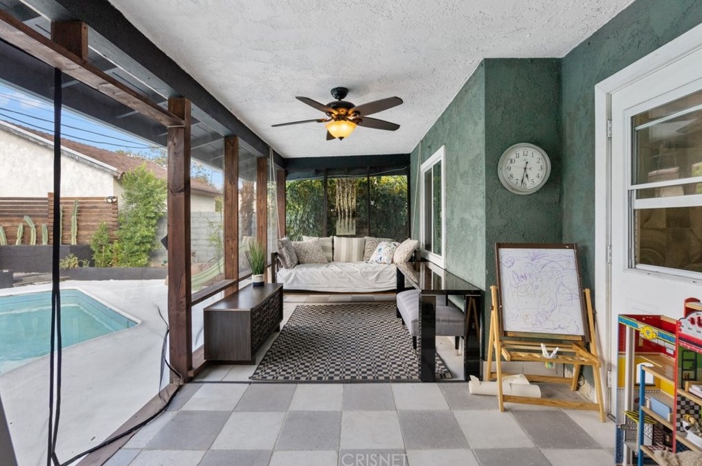 18813 Covello St, Los Angeles CA  91335-2748 exterior