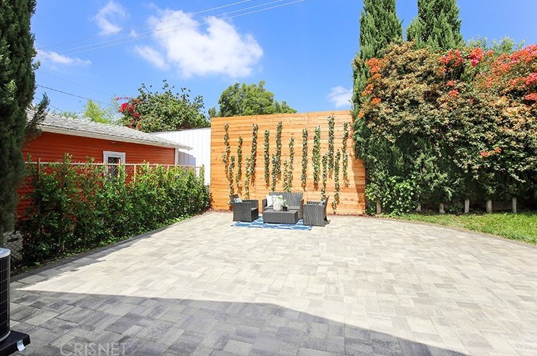 1041 Dexter St, Los Angeles CA  90042-2247 exterior