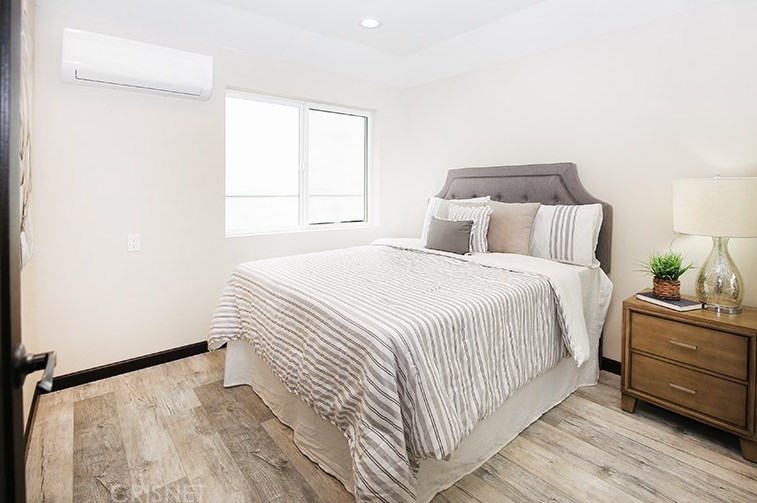 1041 Dexter St, Los Angeles CA  90042-2247 exterior