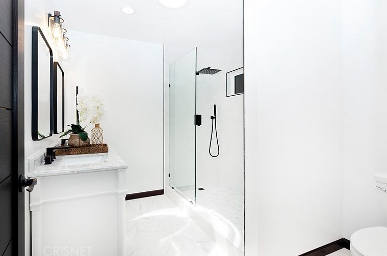 1041 Dexter St, Los Angeles CA  90042-2247 exterior