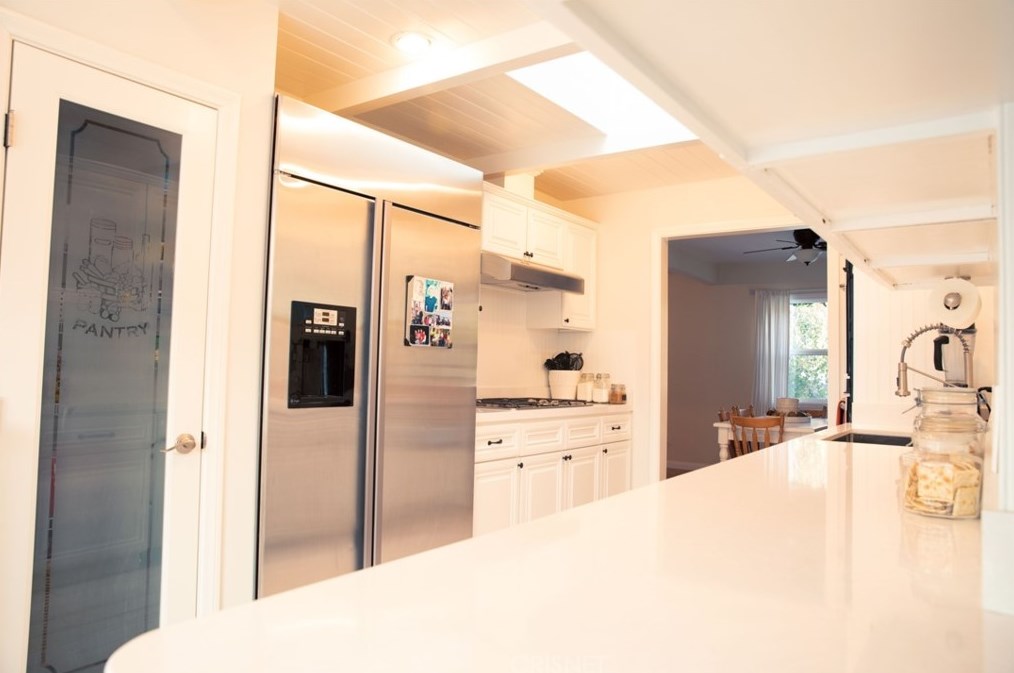 7337 Zelzah Ave, Los Angeles CA  91335-1550 exterior