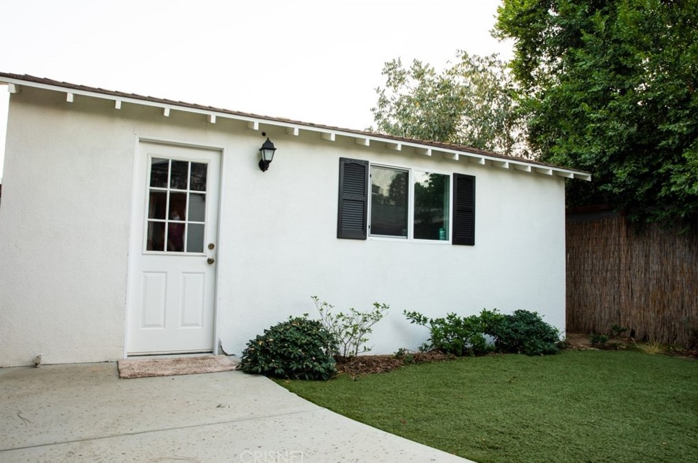 7337 Zelzah Ave, Los Angeles CA  91335-1550 exterior