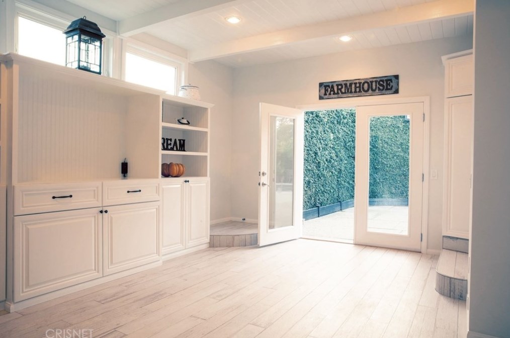 7337 Zelzah Ave, Los Angeles CA  91335-1550 exterior