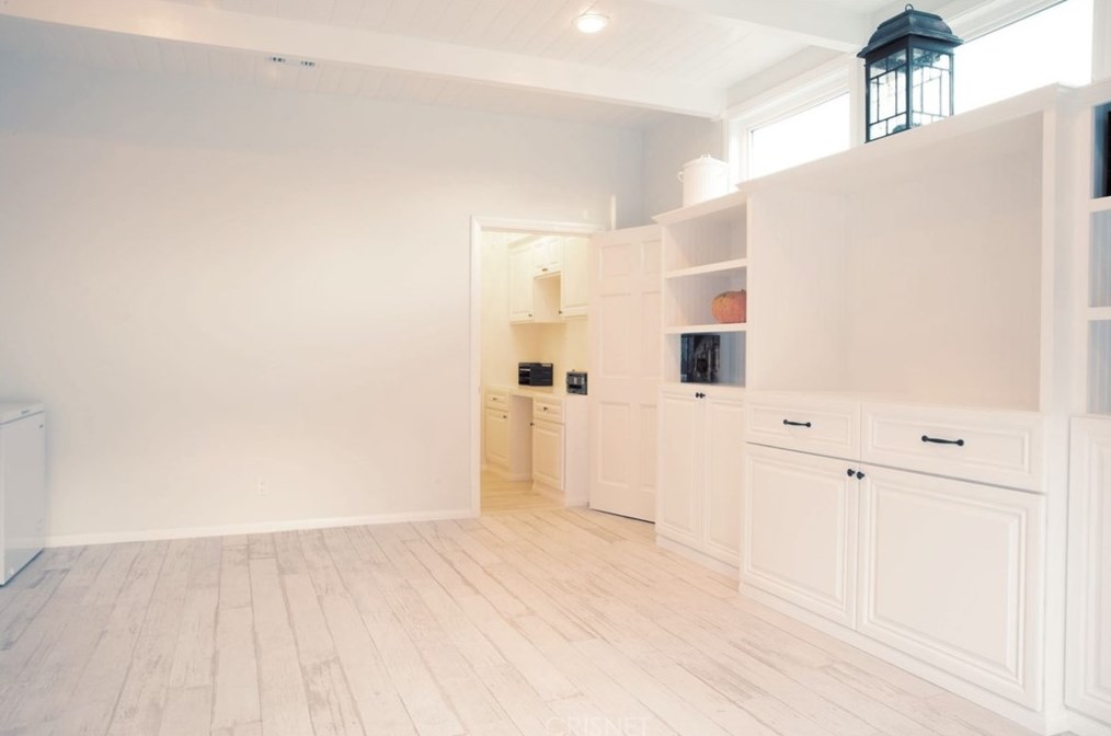 7337 Zelzah Ave, Los Angeles CA  91335-1550 exterior