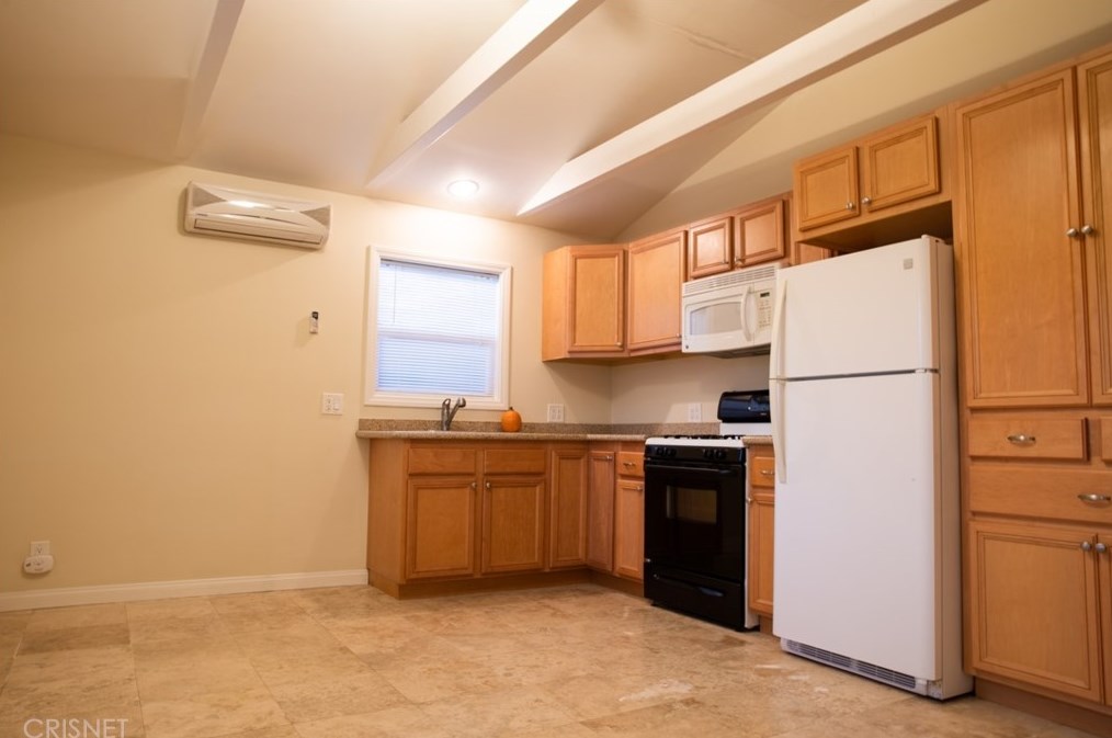 7337 Zelzah Ave, Los Angeles CA  91335-1550 exterior