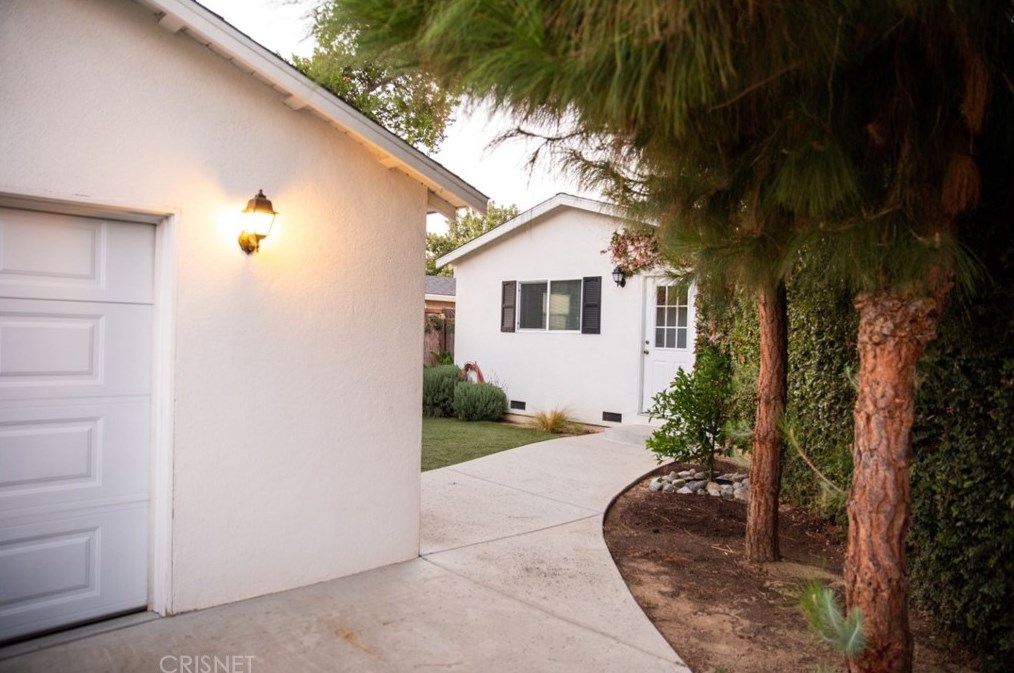 7337 Zelzah Ave, Los Angeles CA  91335-1550 exterior
