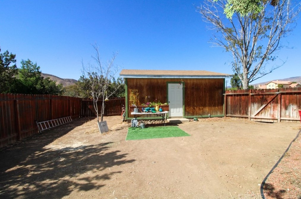 32416 Crown Valley Rd, Acton CA  93510-1991 exterior