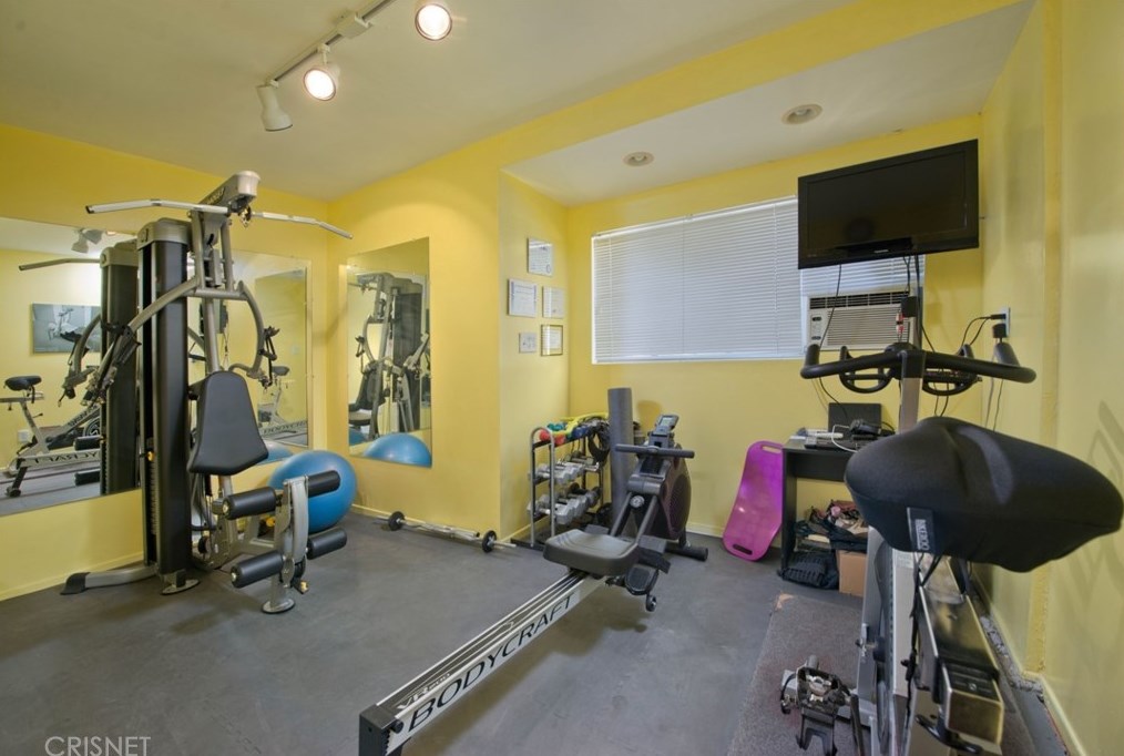 6701 Bovey Ave, Los Angeles CA  91335-4936 exterior