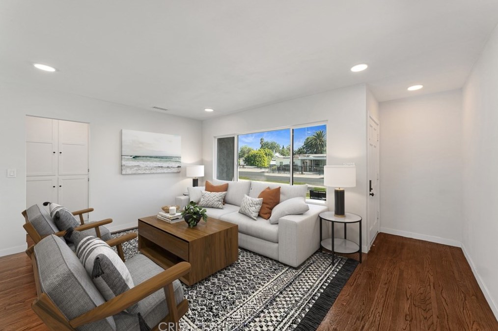 9001 Mercedes Ave, Los Angeles CA  91331-5811 exterior